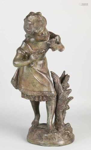 Bronze Fig. Girl with bird. In ancient example. Size: H 38 cm. In good condition.