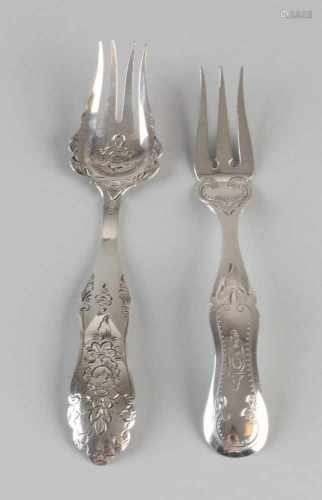 835/000 Silver meat fork with a length of 15 cm. and a molded handle engraved, Mr. J. Schijfsma-