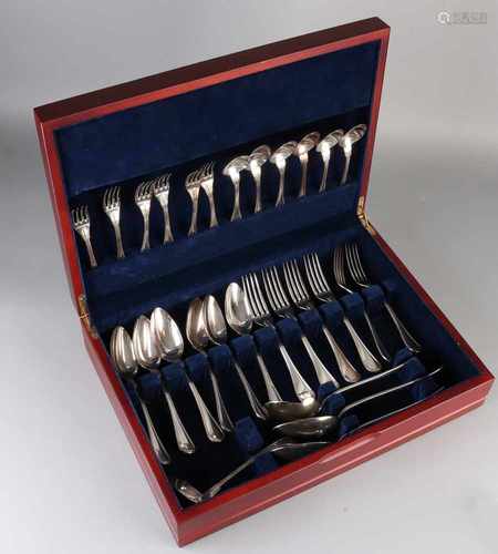 Wooden cutlery by Christofle cassette plated flatware. 28-Delig. Size: 10 x 45 x 33 cm. In good