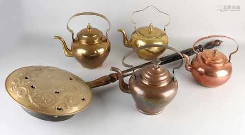 Five parts Hollands antique brassware. 19th century. Comprising: Four apple boilers and one bed pan,