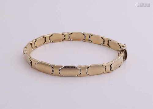 Wide yellow golden bracelet, 585/000, with pins having links presenting a sharpened edge. With