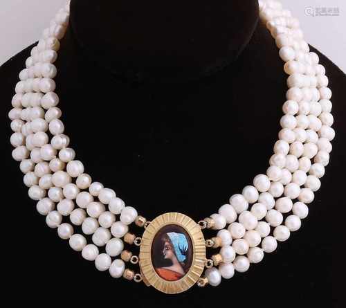 Collier of fresh water pearls, diameter 6 mm, with 4 rows attached to an oval-shaped slide