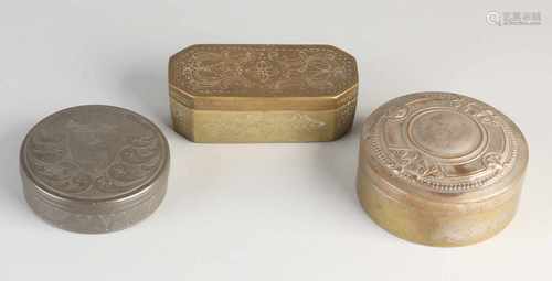 Three antique tobacco boxes. 19th century. Brass and tin with machining. One time engraving Hague.