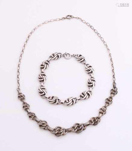 Silver necklace and bracelet, 835/000, with a knotted operation. 46 cm, 21cm. width 10-12mm. a total