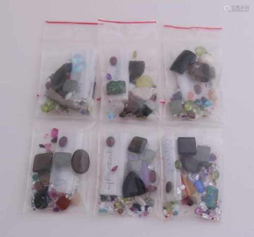 One lot gemstones with 2x 50 cents, to include tiger eye, amethyst, lapis and topaz. One lot with 2x