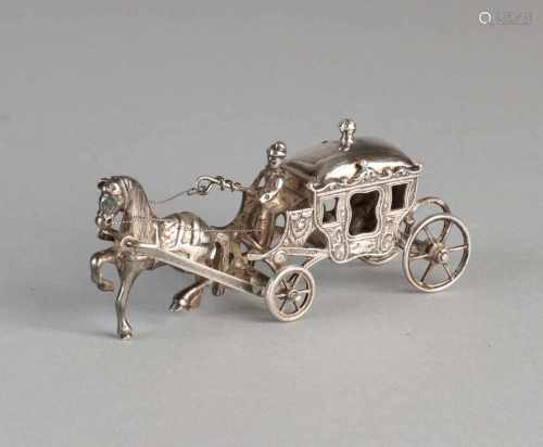 Silver miniature carriage, 835/000, provided with processing, with figure on the trestle and one