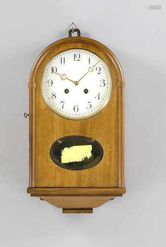 Walnut Lenzkirch wall clock Aug 1 Million Nr. 910792. Circa 1920. Dimensions: 41 cm. In good