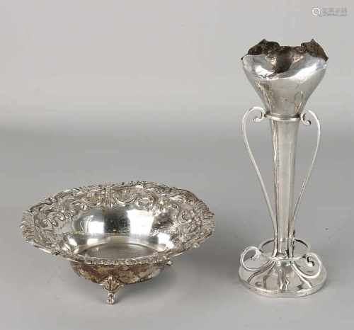Silver vase and bowl, vase, 925/000, on circular base with curled appliqueen and aculadevormige edge