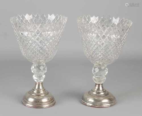 Set of two crystal sections on silver foot, 833/000. Sections provided with a ruitslijpel with