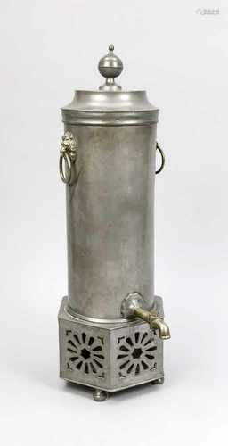 Early 19th century pewter urn with lion heads brass. Dimensions: 46 cm H. In good condition.