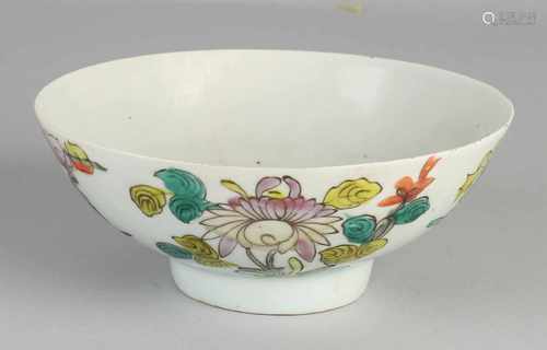 Large 19th century Chinese porcelain bowl with Family Verte decor. Size: 6.5 x 16.5 cm dia. In