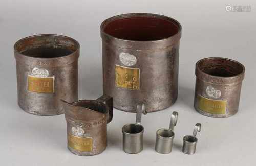 Lot of seven antique tin sizes. 19th - 20th Century. Size: 3-11 cm. In good condition.