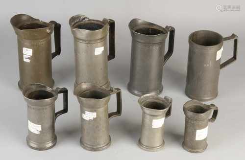 8x Several 19th century tin cans size. Size: 10-17 cm. In good condition.