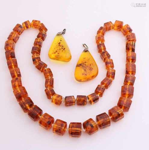 Three amber jewelery, extending a long necklace with octagonal polished amber, ø 15 mm, 75 cm and