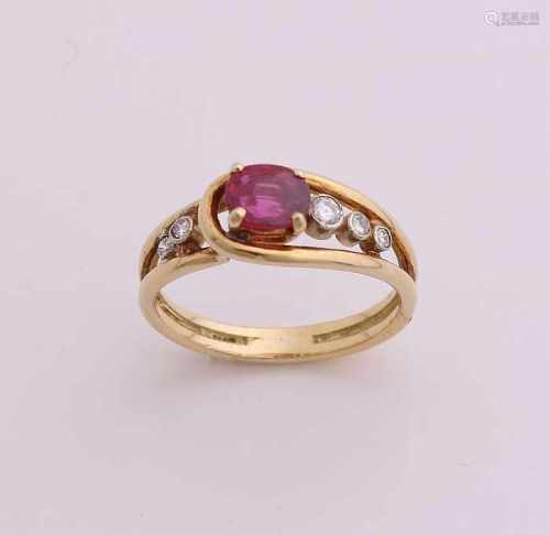 Elegant yellow gold ring, 750/000, with ruby and diamond. Openwork ring with in the middle a