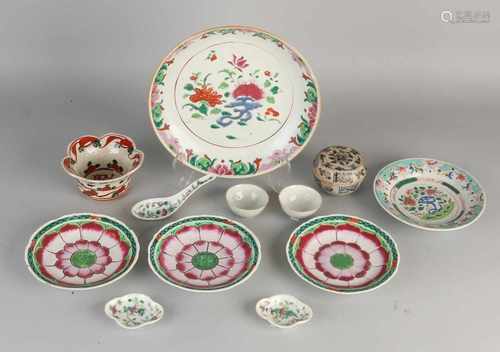 Lot divers Chinese porcelain. Include: plates, pans, cover box, plate, bowl. Six volumes very