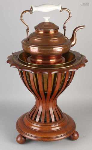 19th Century mahogany tea warmer with copper boiler. Dimensions: H 63 x Ø 34 cm. In good condition.