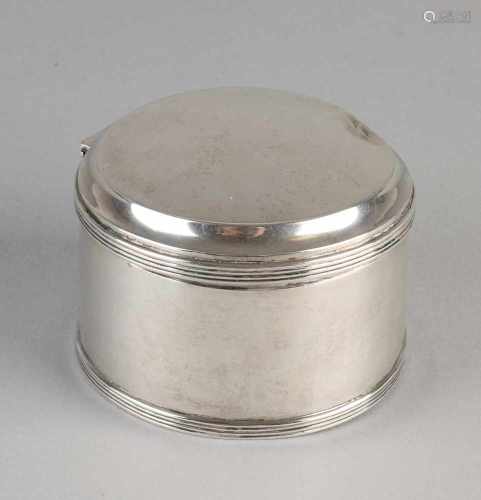 Silver box, 833/000, round model with hinged lid decorated with fillet edges. MT .: Royal Dutch
