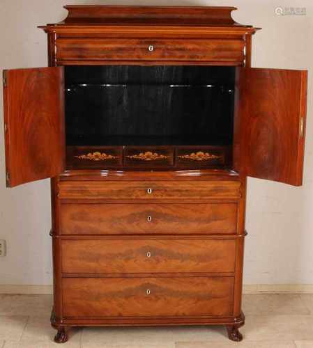 Rare mahogany Louis Philippe schrijfsecretaire with pull-out drawer write, nest and compartments.