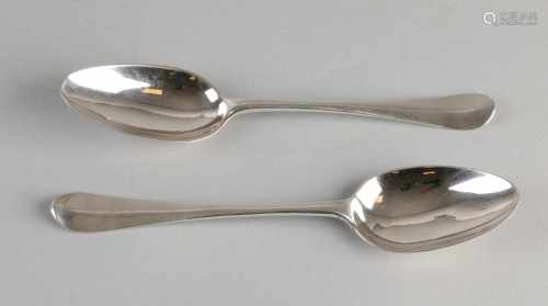 Two antique silver spoons. One times egg-shaped trough, around stem model with comb. Mr. Henry W.