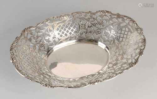 Silver bread basket, 833/000, oval-cut model with pumpkins, flowers and curls. MT .: Zaanlandse