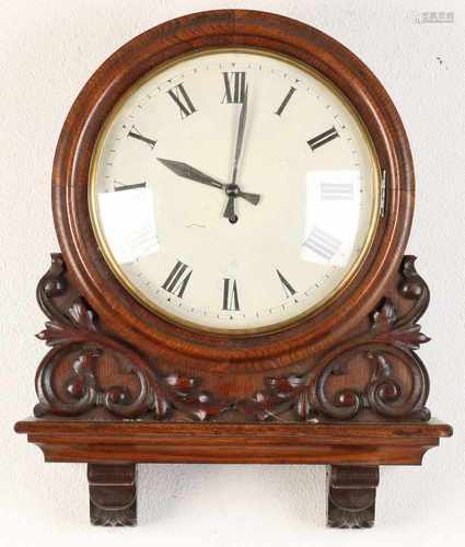 English oak Victorian wall clock with fusee movement. Circa 1900. Size: 58 x 50 x 16 cm. In good