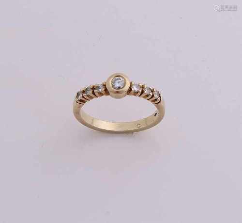 Yellow gold ring, 585/000, with diamond. With diamond row ring in a round golden yellow zetkast a