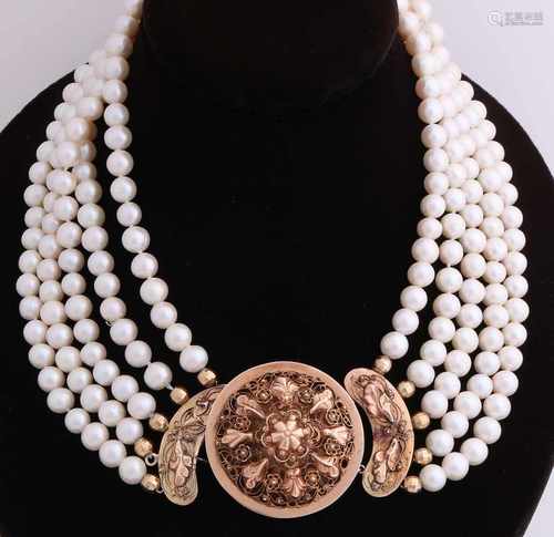 Collier with 5 rows of fresh water pearls, diameter 7 mm, fixed to a large round yellow gold closure