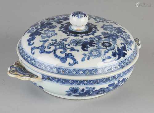 17th - 18th Century Chinese porcelain bowl with lid Queng Lung ears. Floral decor. Size: 11 x 22 x