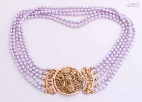 Collier 5 rows purple freshwater pearls ø 6x4mm, attached to a large round yellow gold zone lock,