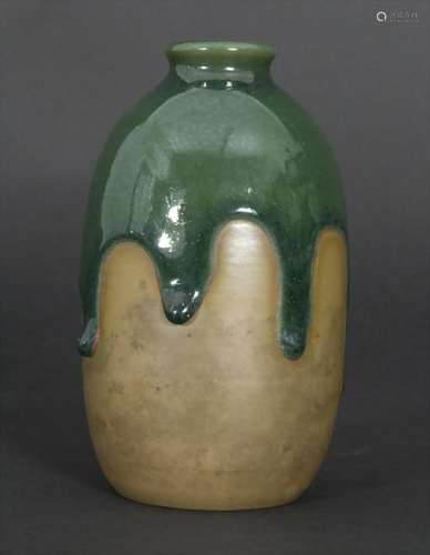 Hans Adolf Hjorth, Vase mit Laufglasur / A vase with