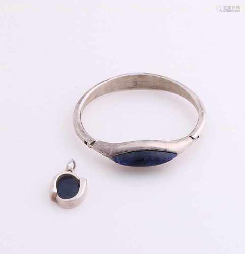 Silver slave collar and chain, 925/000, with lapis lazuli. Bracelet with articulated provided with a