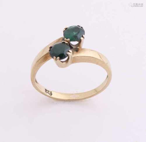 Stroke Ring, 333/000, with green bricks. Battle Ring 2 zetkasten green faceted stone ø 5mm. width at