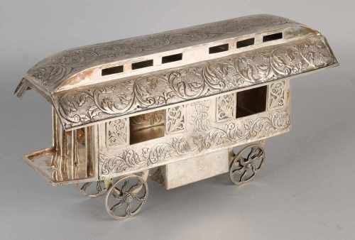 Silver truck pull, 925/000, with cut window shutters, decorated with swirls and scrolls. With