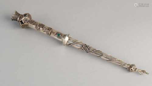 Silver thora pointer, 84 zolotniks, 875/000, decorated with decor sheet, candlestick and gemstone,