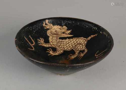 Chinese terracotta glazed black bowl with inside Foo-dog decor. Size: 5.5 x 15.3 cm dia. In good