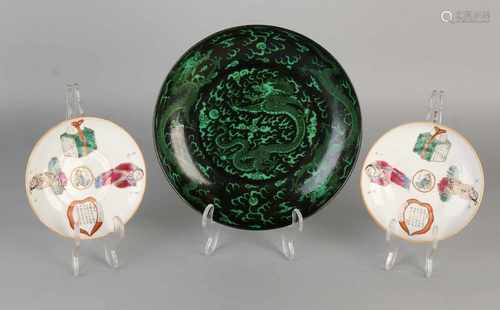 Three pieces of Chinese porcelain. Consisting of: Two finely decorated dishes with texts and