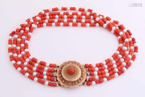 Necklace of coral beads and feature a yellow gold clasp region, 585/000. Necklace with five rows