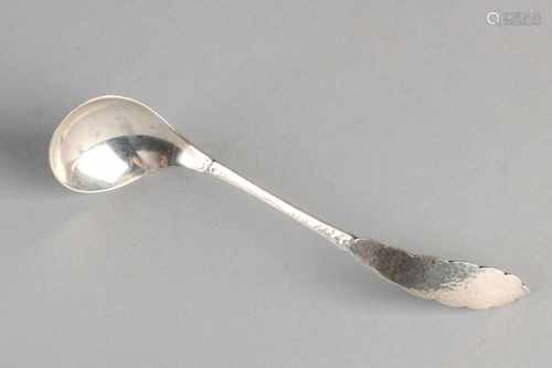 835/000 Silver jamlepel with molded hook shank, provided with double-sided hammer blow. Mr. A.J.