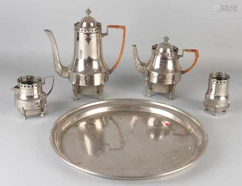 Five-piece antique nickel coffee and tea set. Circa 1920. Size: 25 x Ø 35 cm. In fair / good