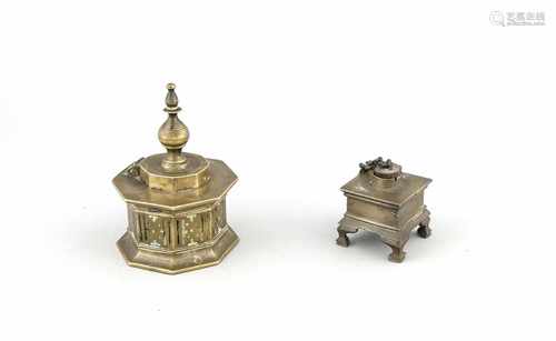 Two ancient bronze inkwells. 19th Asian. Size: 6-13 cm. In good condition.