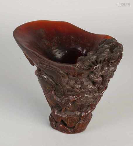 Horn carved Chinese vase. Crane on rock with tree. Size: 14 x 16.5 x 11 cm. In good condition.