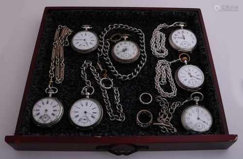 Lot 7 antique pocket watches in case. equipped with six chains are placed in a wooden box.