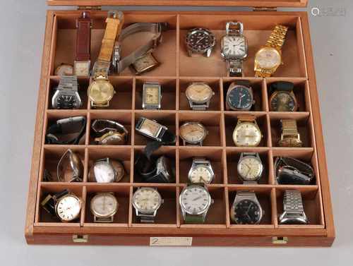 Large wooden collection box 29 watches. Various models with leather and steel band. Brand, inter