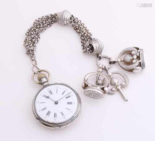 Silver pocket watch, Ø5cm, with chatelaine with 3 signets, one of which has engravings. MT .: J.