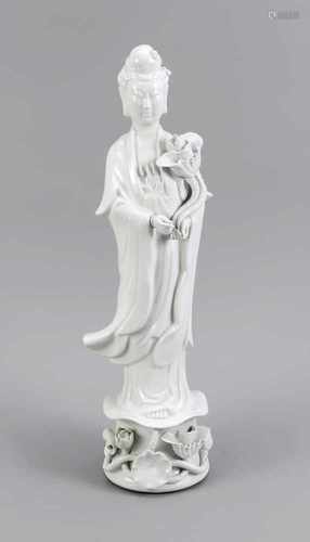 Big old Chinese porcelain blanc de Chine Quan Yin with lotus. 20th century. Size: H 47 cm. In good