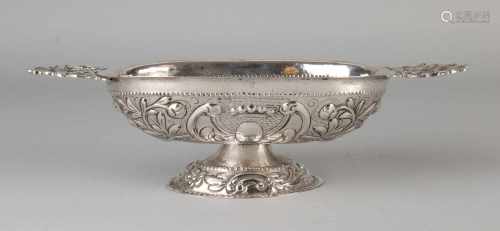 Brandewijnkom silver decorated with floral decoration and crowned cartouche. Provided with