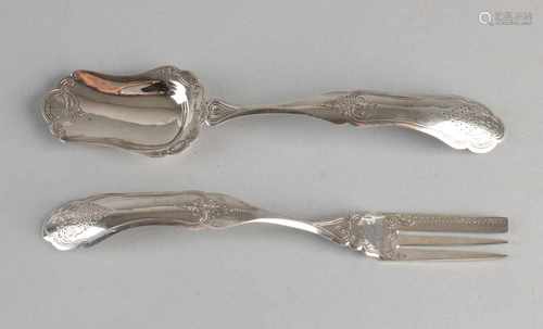 835/000 Silver ginger setting with molded steal sharp and fine engravings. Like New. Mr. G.A.