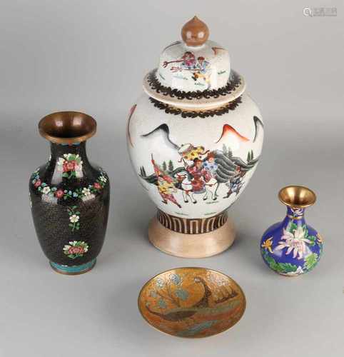 Four parts diverse. China / Japan. Comprising: One Cantonese porcelain lidded. Three times