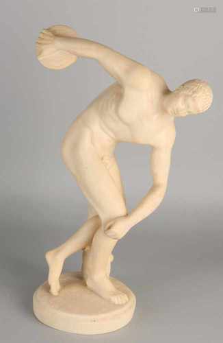 Composite Fig. Discus Thrower. 20th century. Alabaster effect. Size: H 41 cm. In good condition.